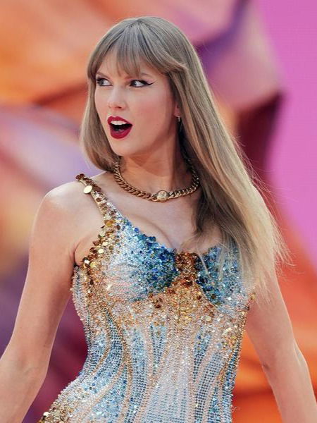 Taylor Swift drops massive album reveal